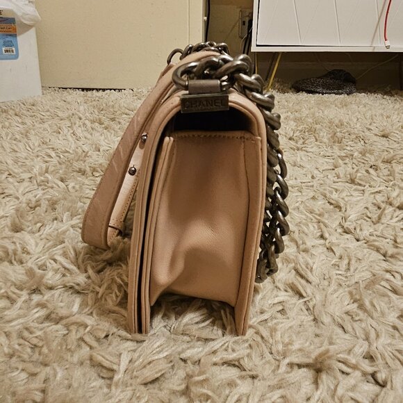 CHANEL Boy FLAP QUILTED PURSE with chain. - Picture 2 of 6